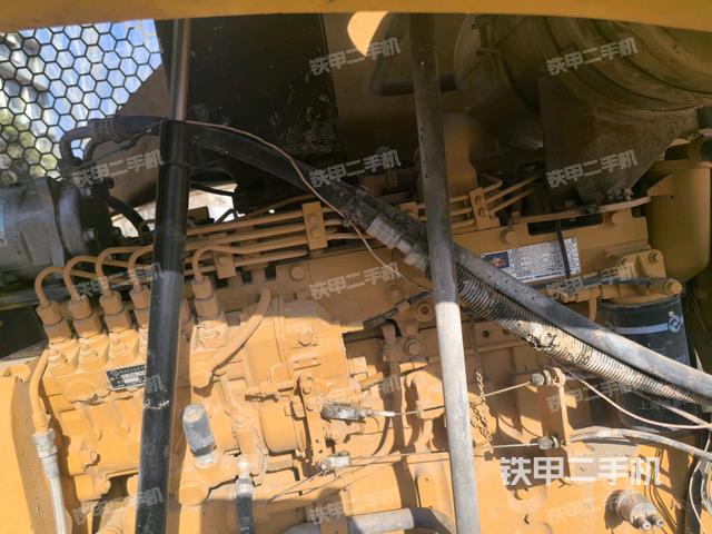 發(fā)動(dòng)機(jī)左側(cè)全景（壓路機(jī)發(fā)動(dòng)機(jī)艙）