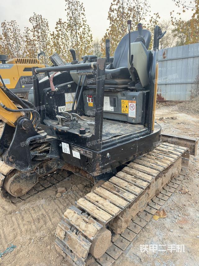 驾驶室顶部（整机外观）