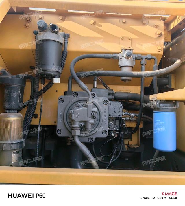 液压泵舱室正面整体（整机外观）