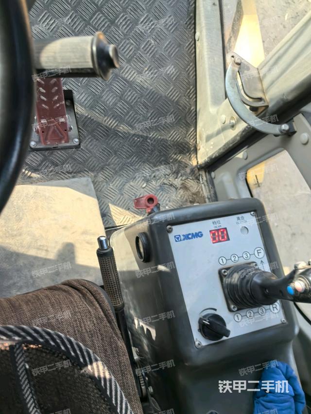 操作把手（压路机驾驶室）