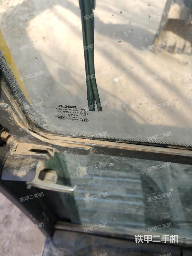 后窗玻璃角标（驾驶室部分）