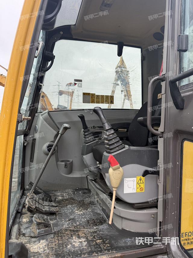 駕駛室頂部（整機(jī)外觀）