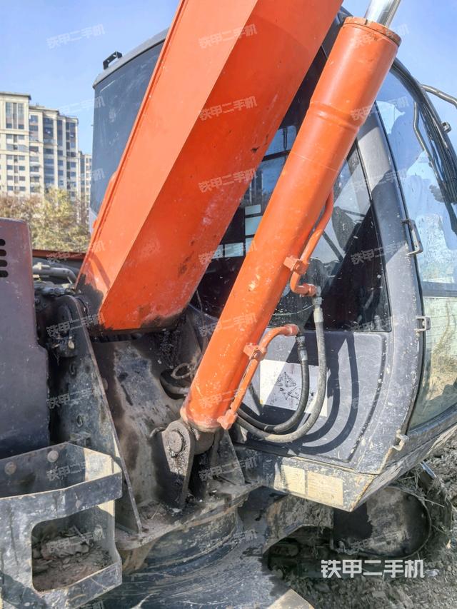 轉(zhuǎn)盤和下車架正前（工作和回轉(zhuǎn)裝置）