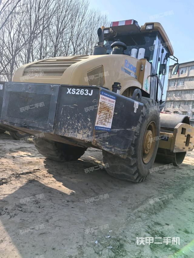 右后45°（压路机整机外观）