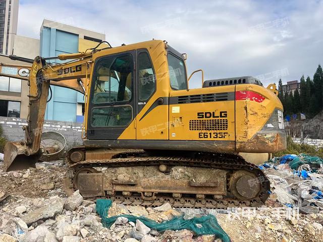 驾驶室顶部（整机外观）