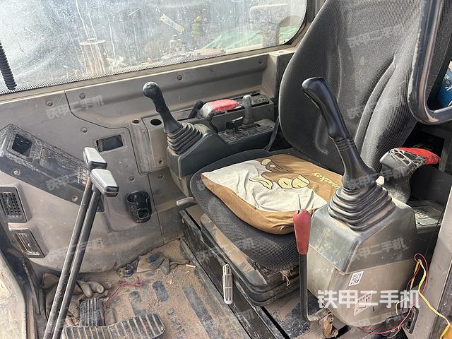 驾驶室整体（整机外观）