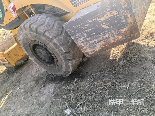 正后側(cè)（壓路機(jī)前后車架）