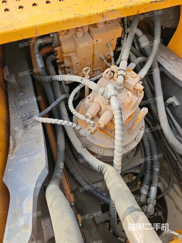 回轉(zhuǎn)馬達和主控閥（整機外觀）