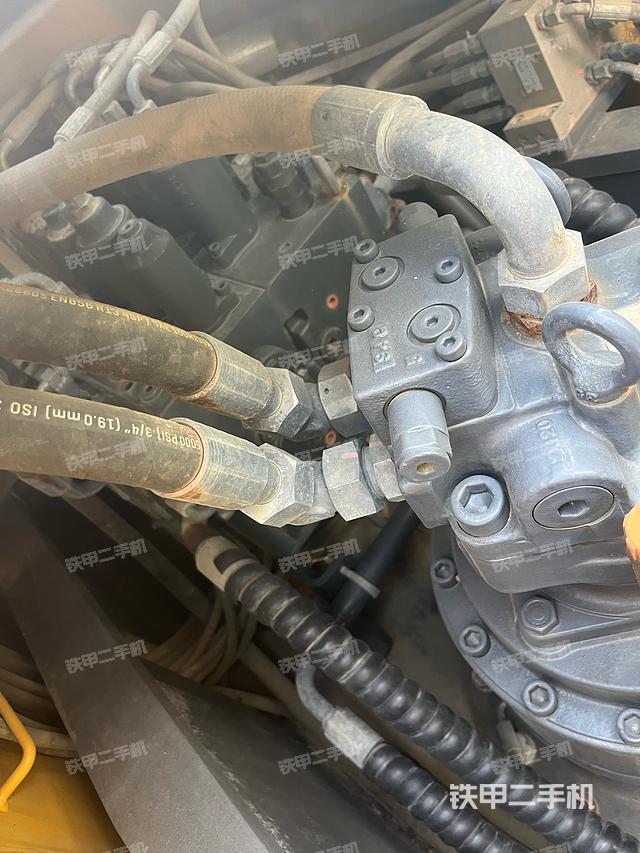 回转马达和主控阀（整机外观）