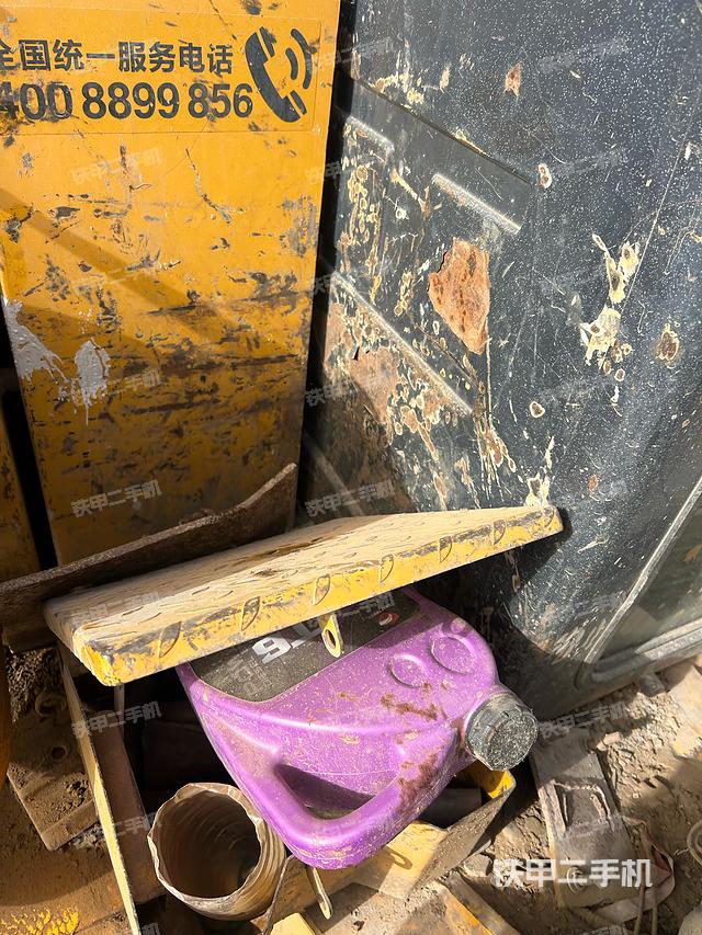 回转马达和主控阀（整机外观）