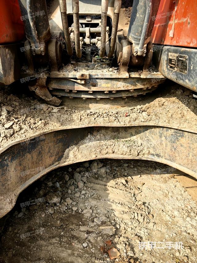 轉(zhuǎn)盤和下車架正前（工作和回轉(zhuǎn)裝置）