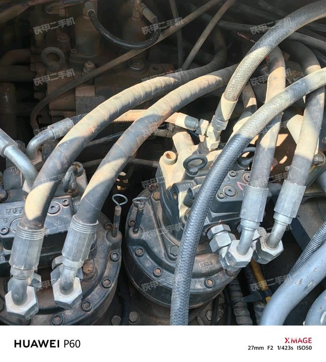 回轉(zhuǎn)馬達(dá)和主控閥（整機(jī)外觀）