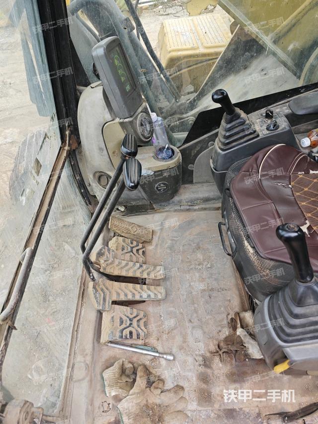 駕駛室整體（整機(jī)外觀）