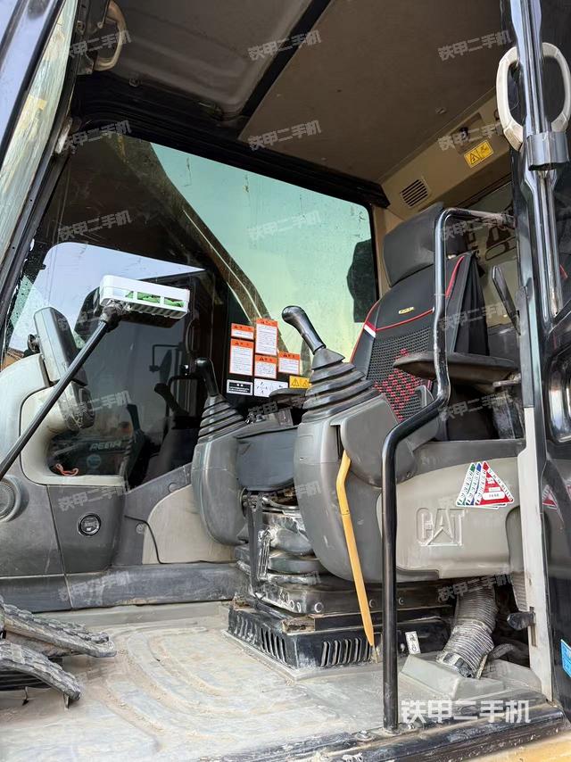 駕駛室整體（整機外觀）