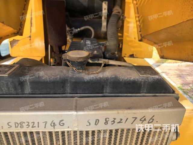 发动机舱液压泵全景（压路机发动机舱）