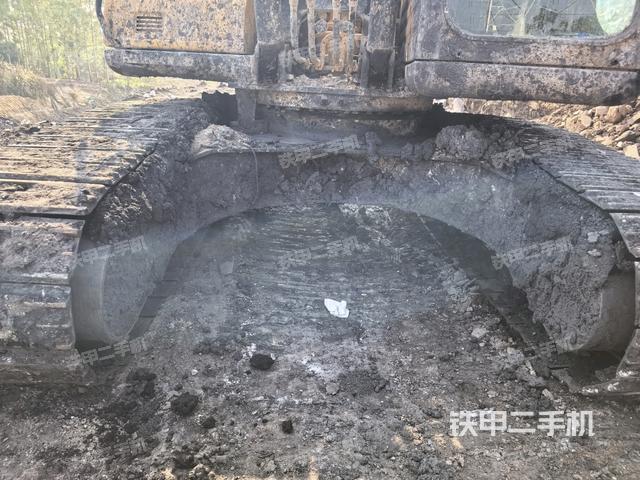 轉(zhuǎn)盤和下車架正前（工作和回轉(zhuǎn)裝置）