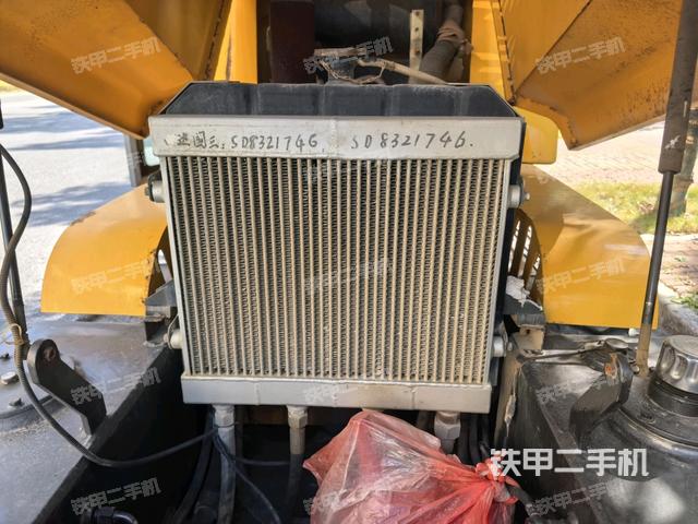 柴油泵全景（压路机发动机舱）