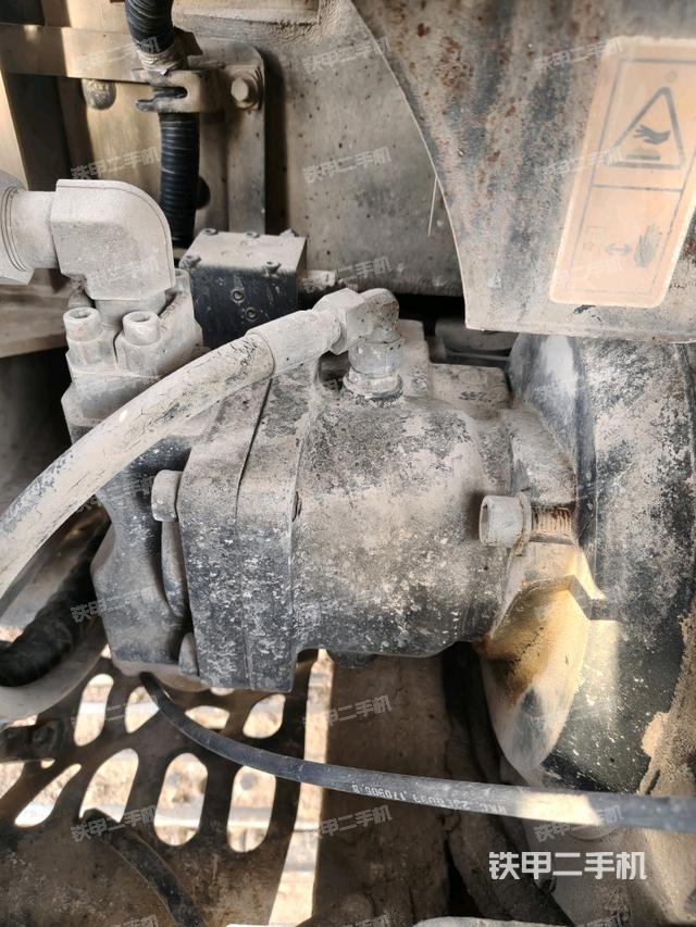 液壓泵艙室正面整體（整機(jī)外觀）