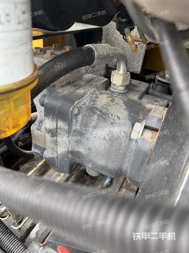 液壓泵艙室正面整體（整機(jī)外觀）