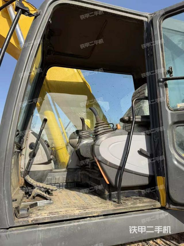 駕駛室整體（整機(jī)外觀）