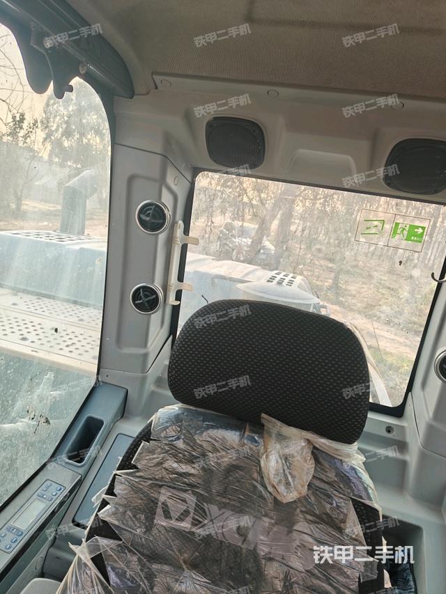 后窗玻璃角标（驾驶室部分）