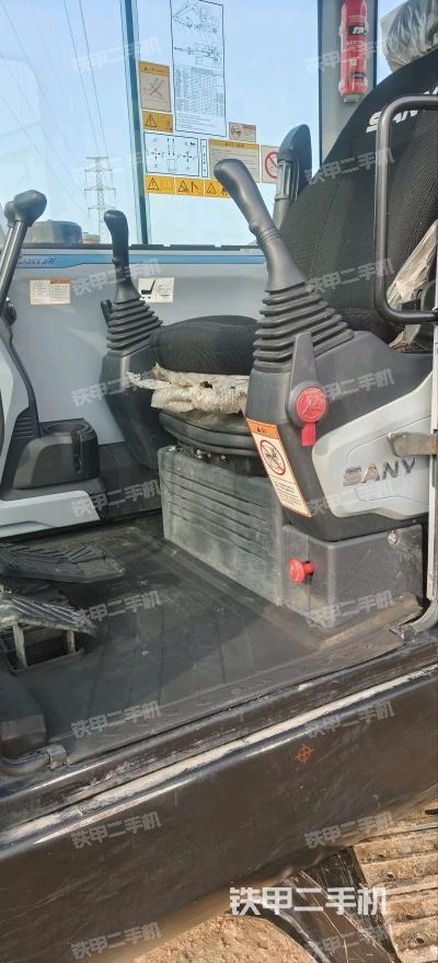 驾驶室顶部（整机外观）