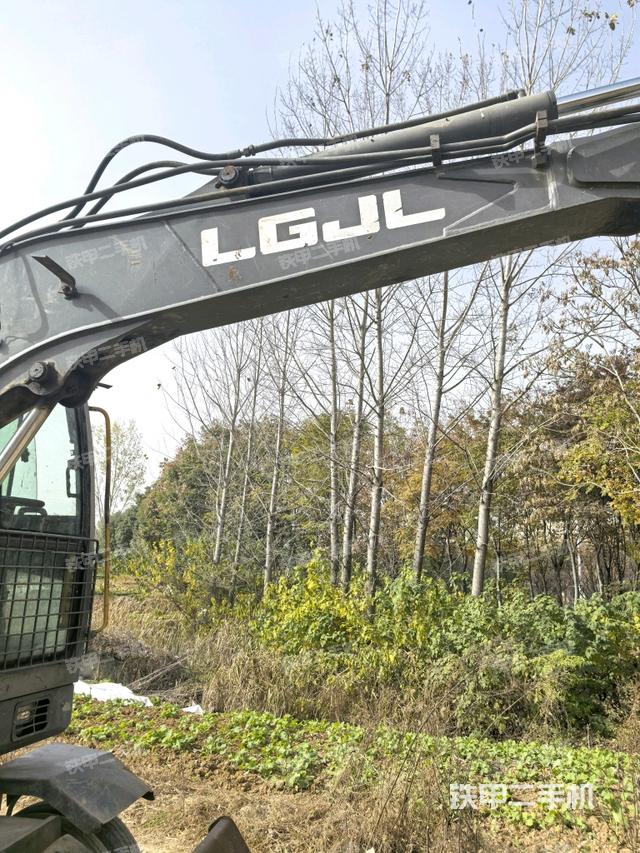 小臂整体右前（工作和回转装置）