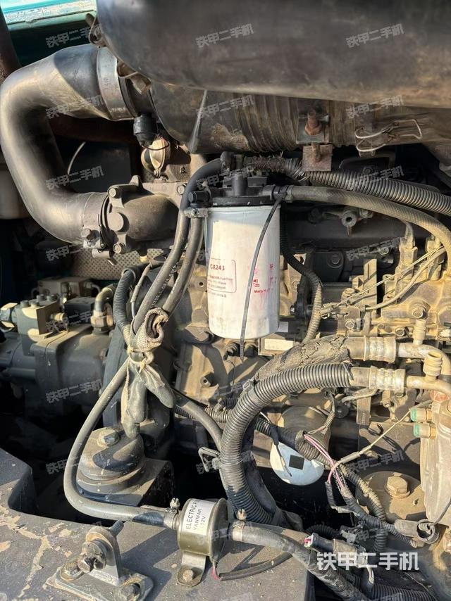 回转马达和主控阀（整机外观）