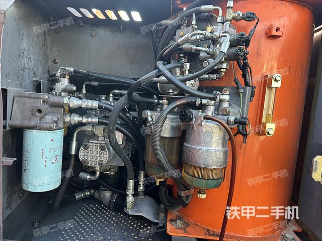 液壓泵艙室正面整體（整機(jī)外觀）
