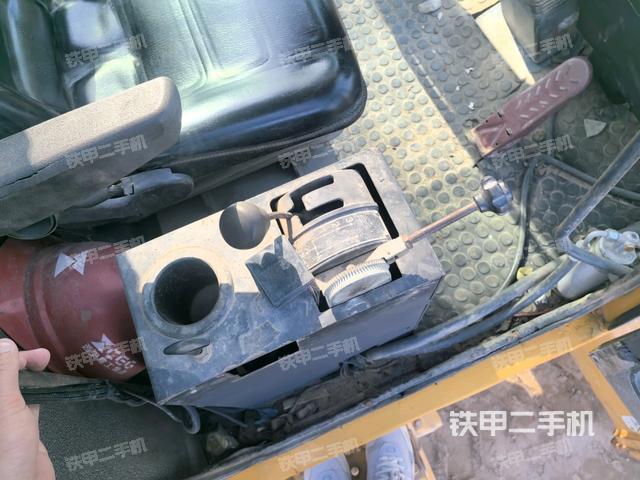 操作臺全景（壓路機駕駛室）