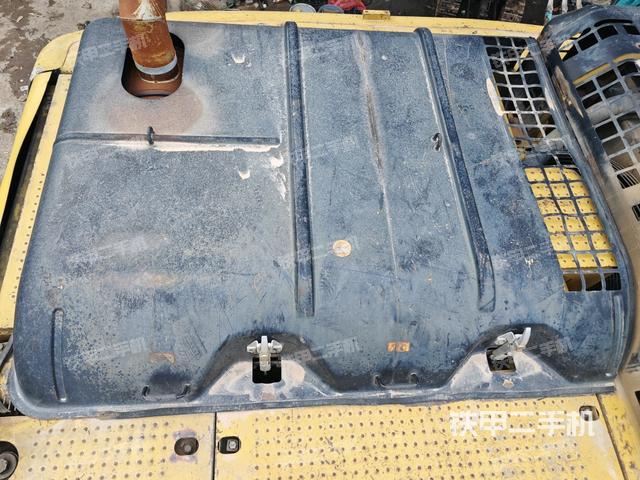 駕駛室頂部（整機外觀）