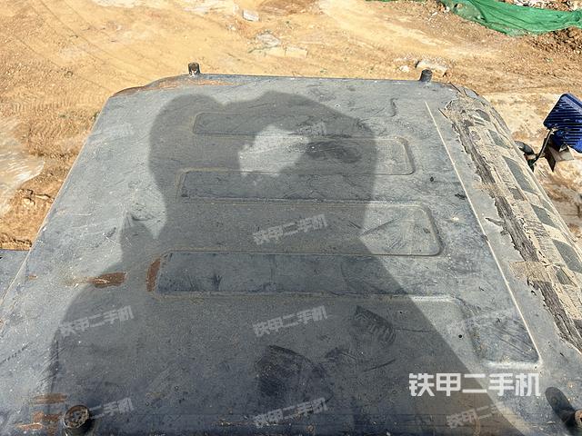 驾驶室顶部（整机外观）