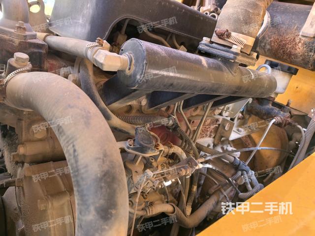 发动机舱全景（压路机发动机舱）