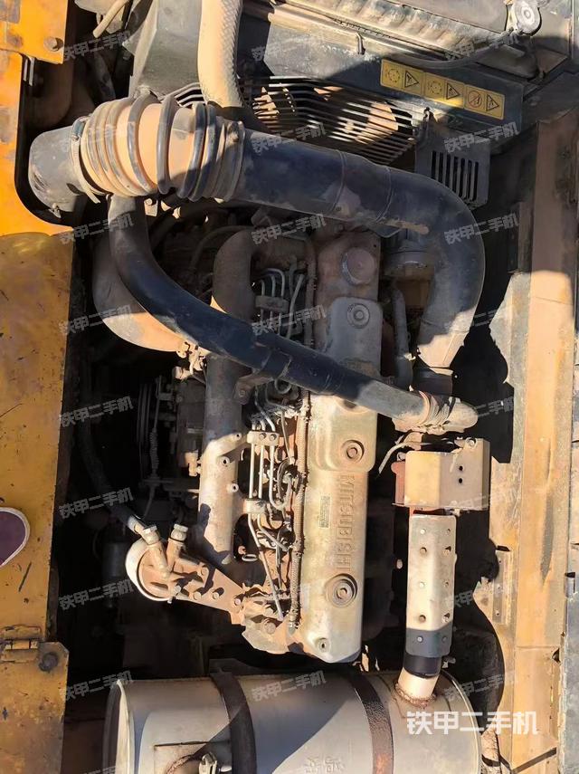 回轉(zhuǎn)馬達(dá)和主控閥（整機(jī)外觀）