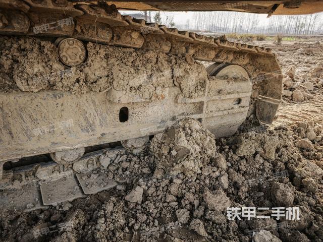 右驅(qū)動輪（行走機構(gòu)）