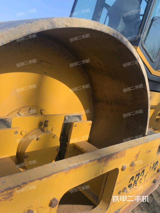 前車架正右側（壓路機前后車架）