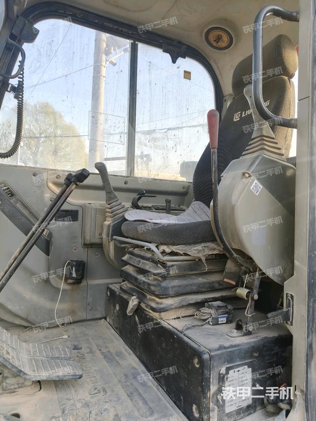 駕駛室頂部（整機(jī)外觀）