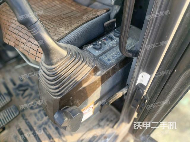 座椅左侧控制台/音响/含左手柄（驾驶室部分）