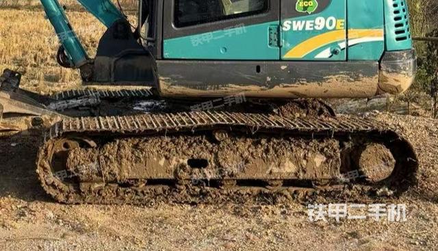 驾驶室顶部（整机外观）