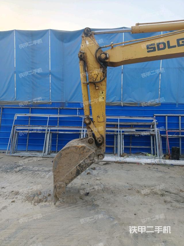 小臂整体左后（工作和回转装置）