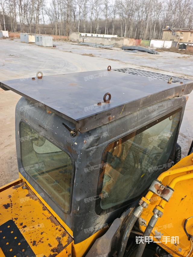 駕駛室頂部（整機外觀）