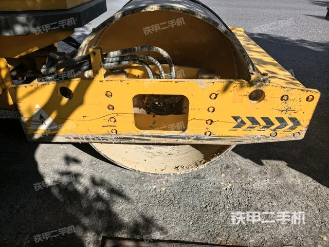 前车架正左侧（压路机前后车架）