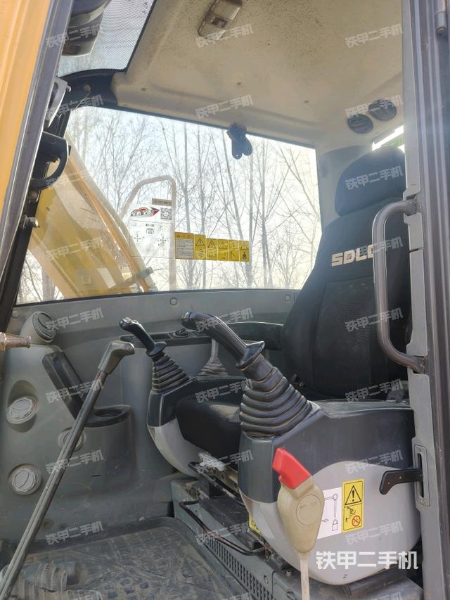  驾驶室正侧（驾驶室部分）