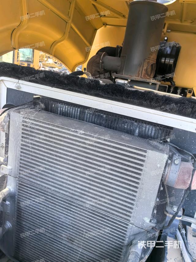 散热器全景（压路机发动机舱）
