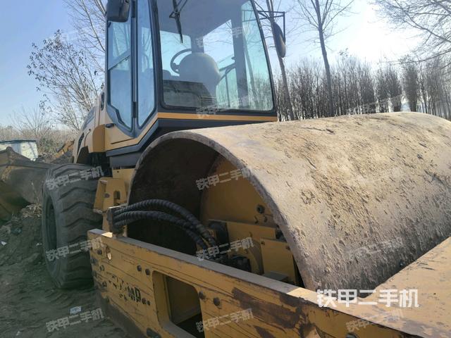 右前45°（壓路機整機外觀）