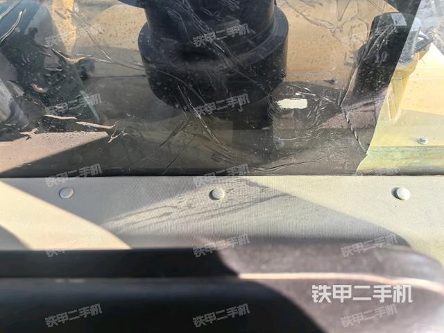 驾驶室顶蓬内（压路机驾驶室）