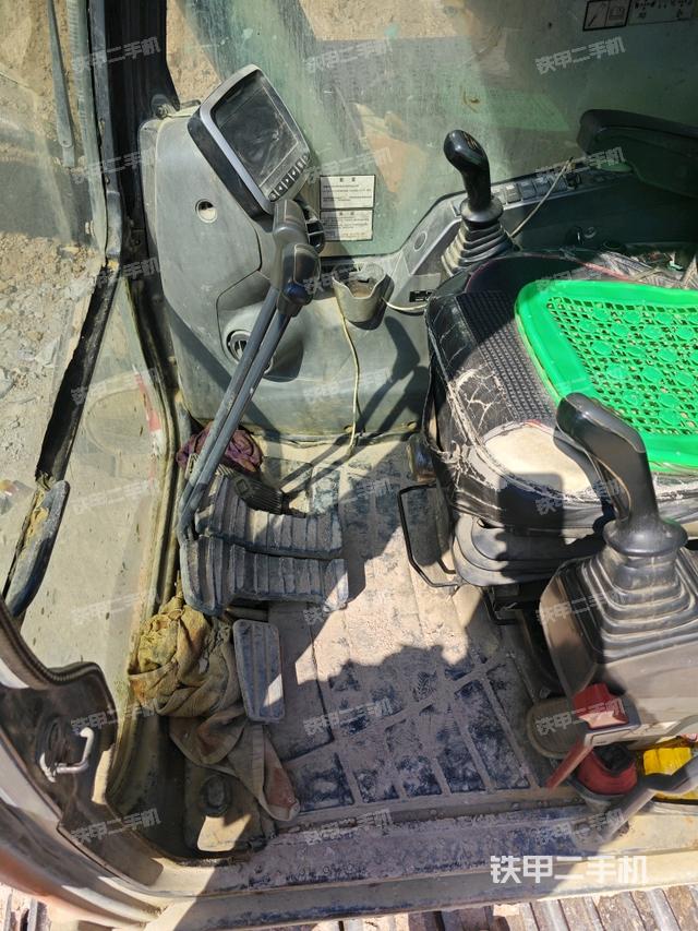 駕駛室整體（整機(jī)外觀）