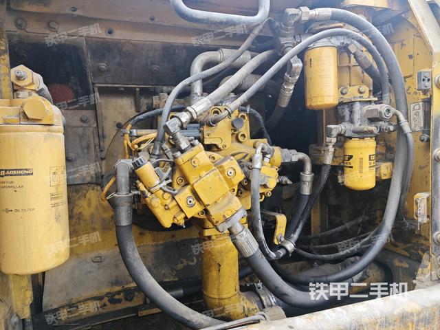 液壓泵艙室正面整體（整機(jī)外觀）