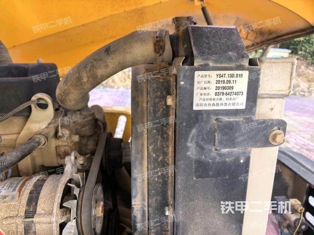 散热器全景（压路机发动机舱）