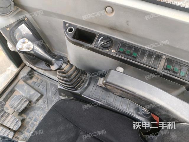 座椅左侧控制台/音响/含左手柄（驾驶室部分）